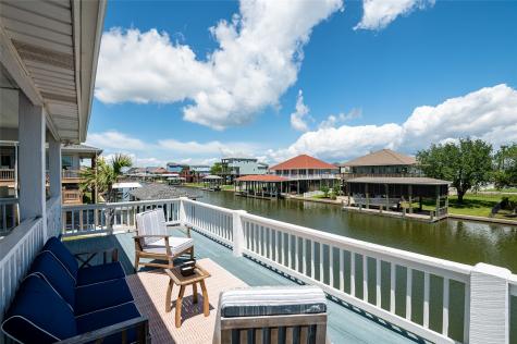 1140 Waterways Drive Crystal Beach TX 77650