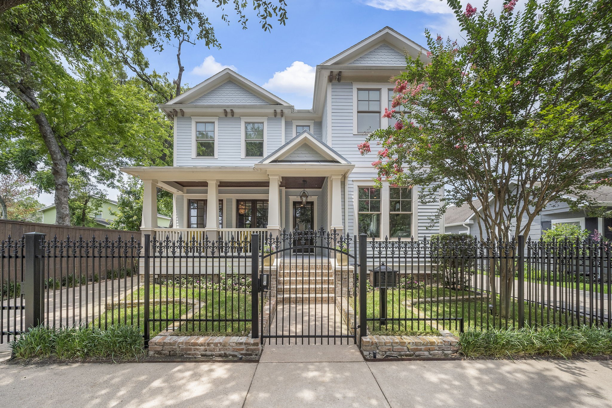 611 E 10th 1/2 Street Houston TX 77008