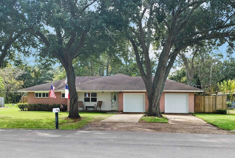 303 Southern Oaks Drive Lake Jackson TX 77566