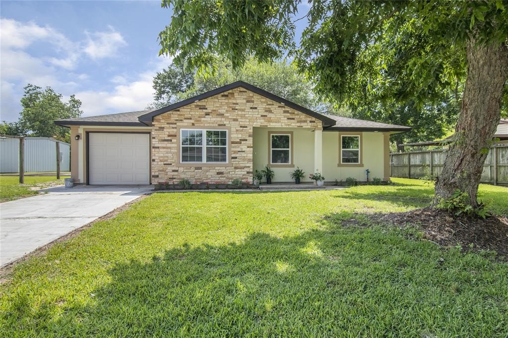 106 Inwood Lane Highlands TX 77562