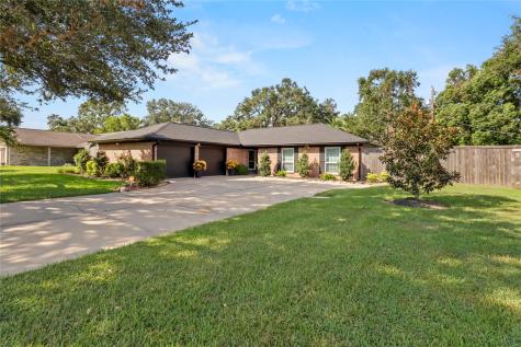 705 Browning Street Angleton TX 77515