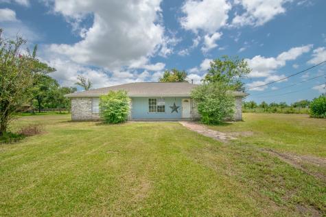2127 County Road 163 Alvin TX 77511