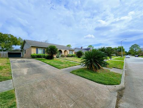 8207 La Roche Lane Houston TX 77036