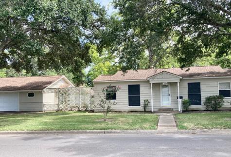 902 E Miller Street Angleton TX 77515