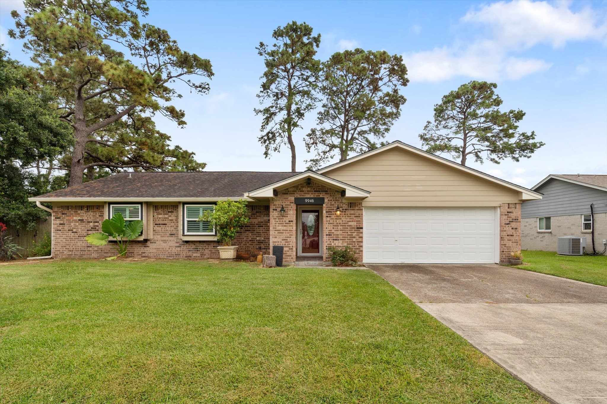 9946 Pinehurst Street Baytown TX 77521