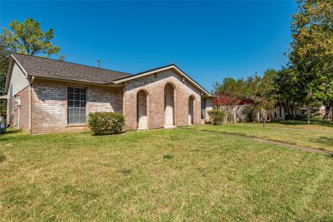 11810 Amblewood Drive Meadows Place TX 77477