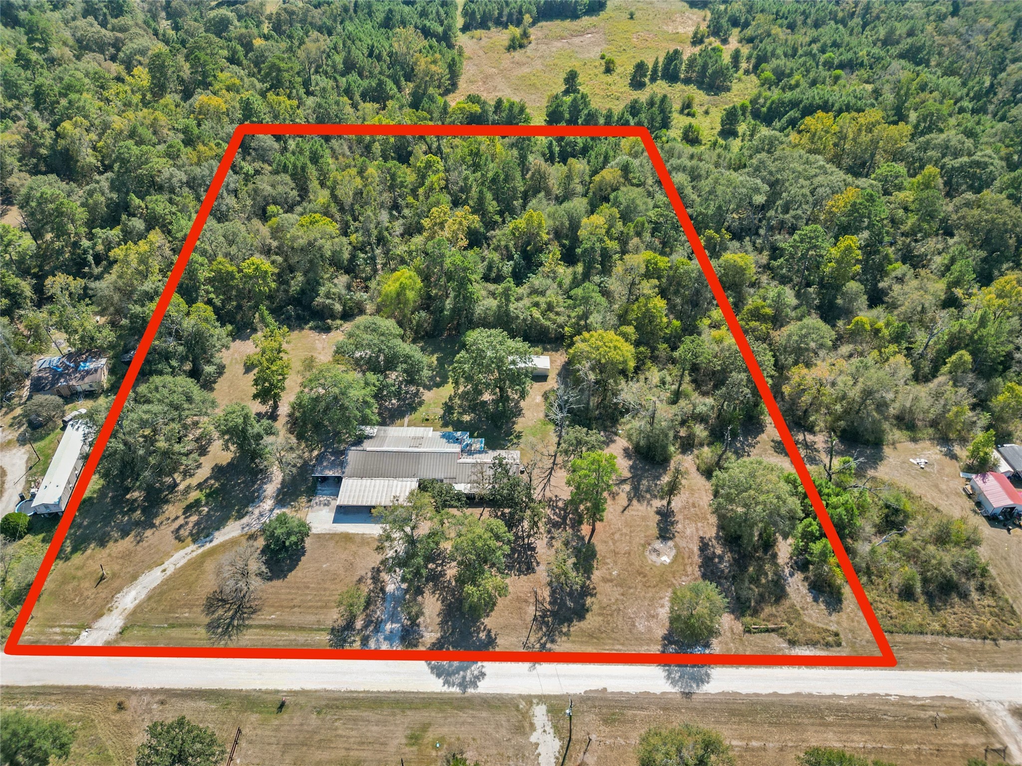 33 W Walnut Lake Drive Huntsville TX 77320