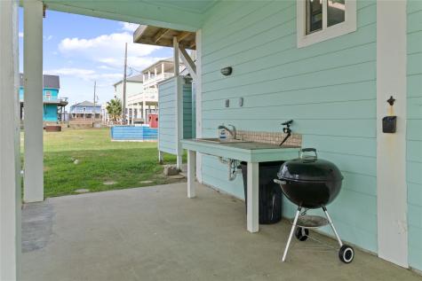 833 S Oneal Road Crystal Beach TX 77650