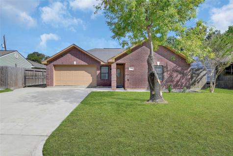 1304 Comal Avenue Pasadena TX 77506
