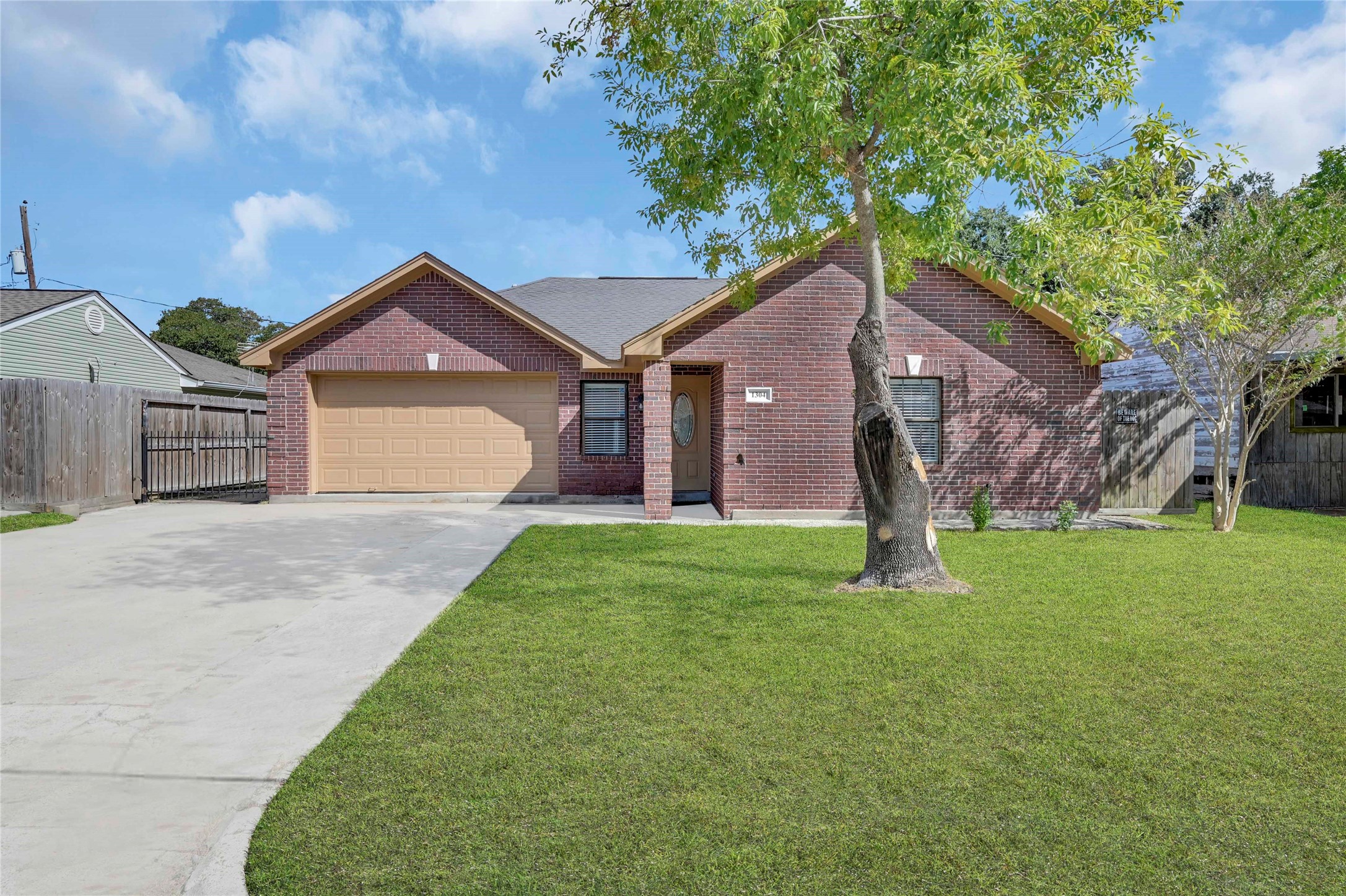 1304 Comal Avenue Pasadena TX 77506