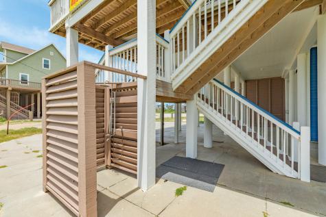 998 Austin Drive Gilchrist TX 77617