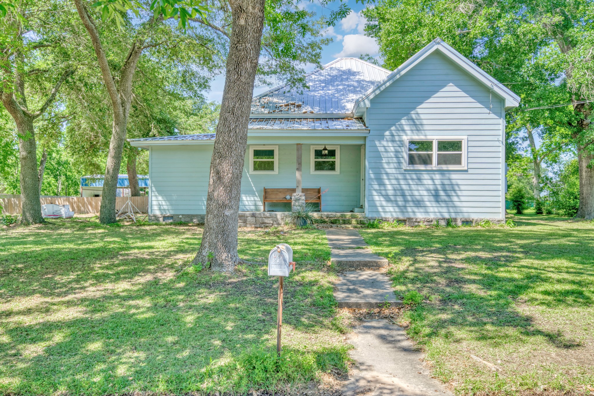 105 N Texas Street Madisonville TX 77864
