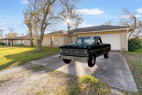 705 W Mahan Street Richwood TX 77531