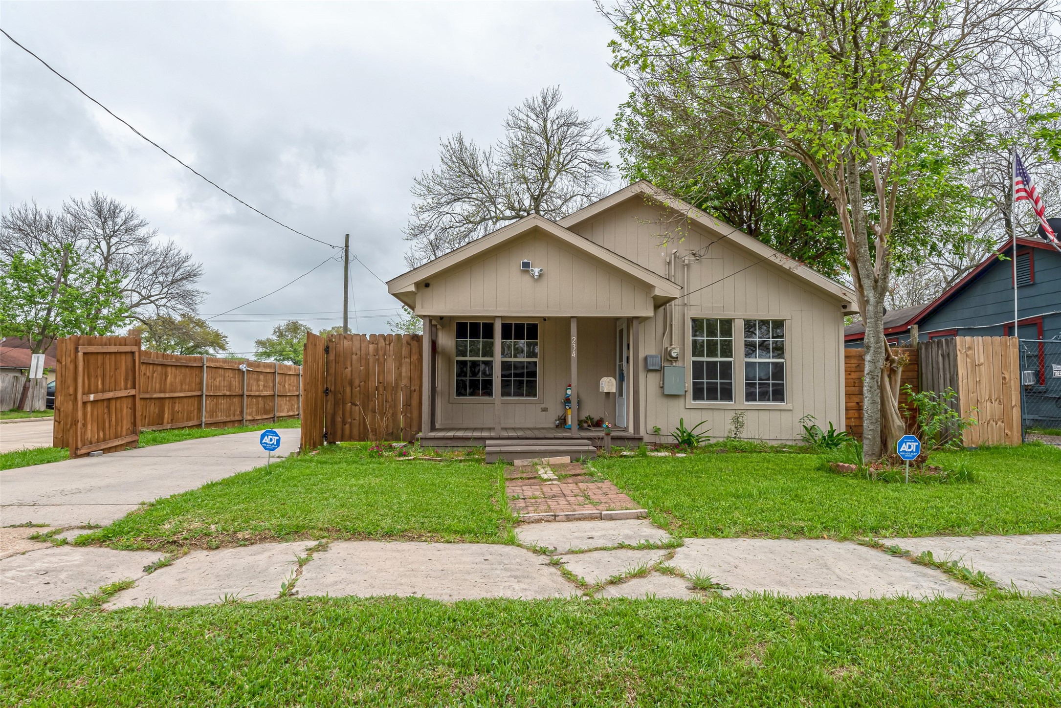 234 E 1st Street Deer Park TX 77536