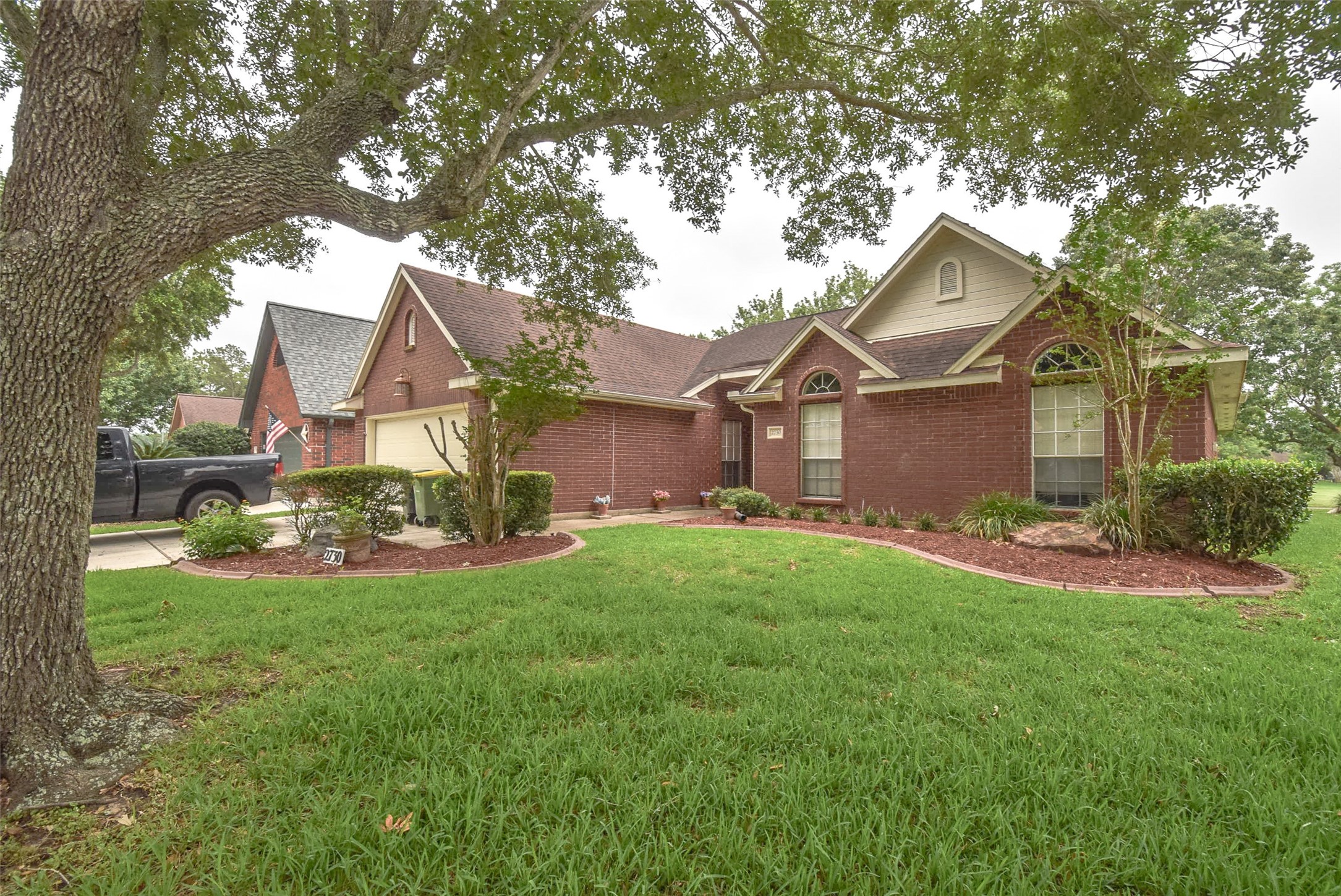 2730 N Peach Hollow Circle Pearland TX 77584