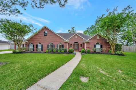 900 White Pine Drive Friendswood TX 77546