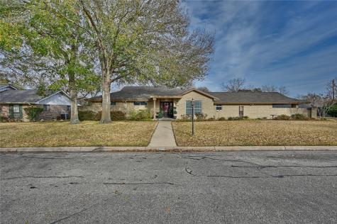 2007 Geney Street Brenham TX 77833