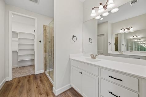 710 Duncan Avenue Cleveland TX 77327