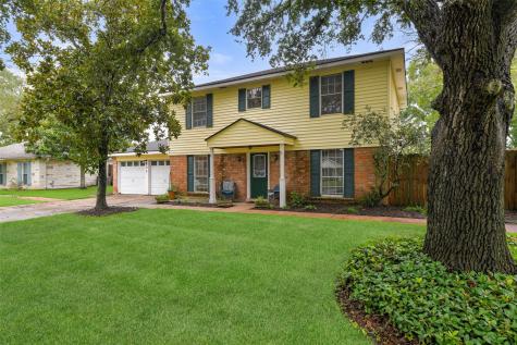 803 Camelot Lane Friendswood TX 77546