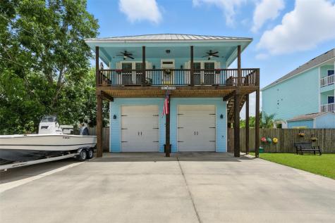 76 W 7th Street Kemah TX 77565