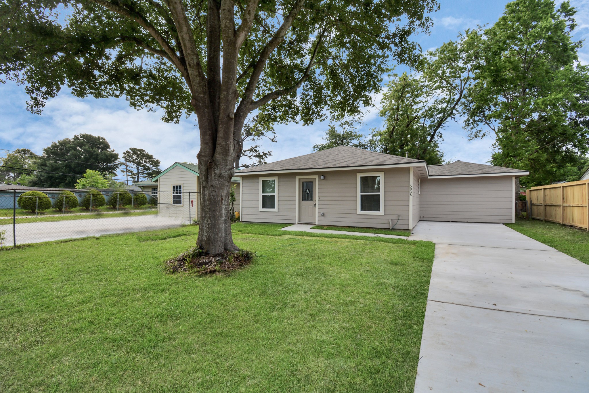 5038 Bataan Road Houston TX 77033