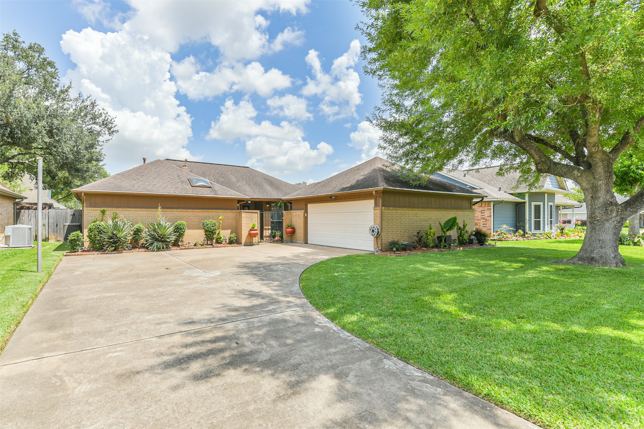 702 Tudor Court Deer Park TX 77536