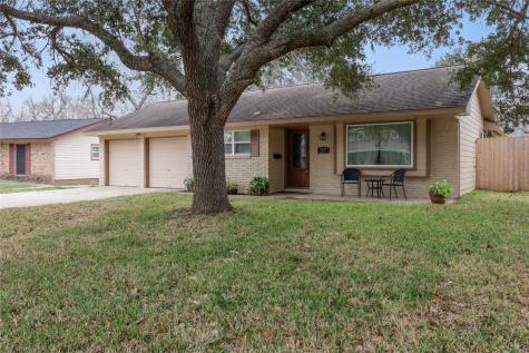 113 Cannon Street Clute TX 77531