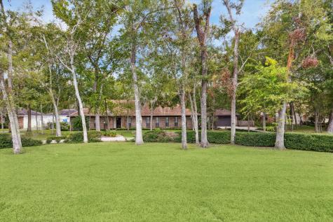 905 Layfair Place Friendswood TX 77546
