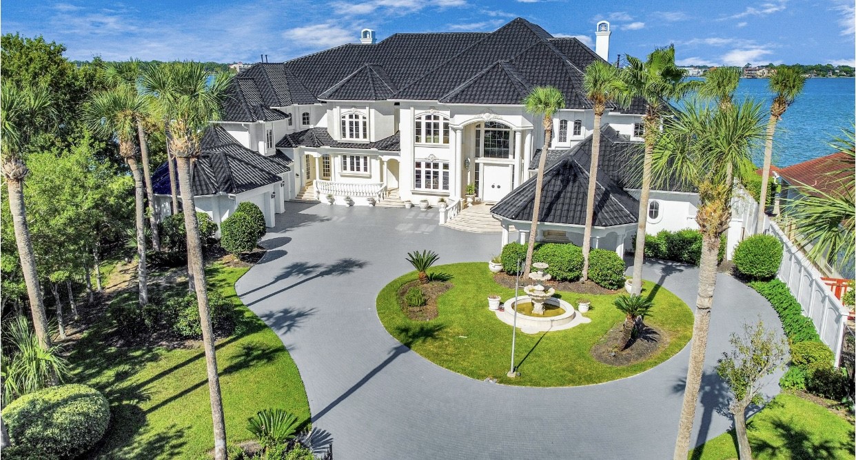 2210 Twin Oaks Kemah TX 77565