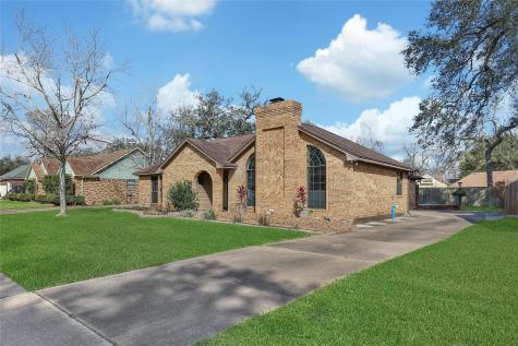 105 Daffodil Street Lake Jackson TX 77566
