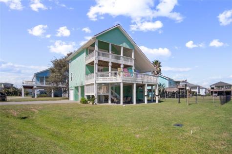 962 Raymond Crystal Beach TX 77650