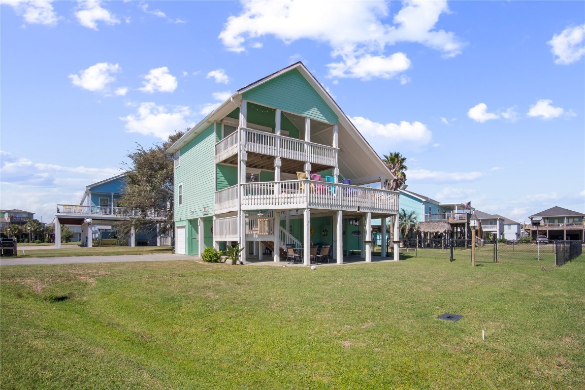 962 Raymond Crystal Beach TX 77650