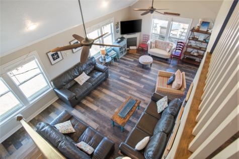 962 Raymond Crystal Beach TX 77650