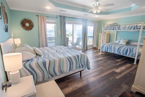 962 Raymond Crystal Beach TX 77650