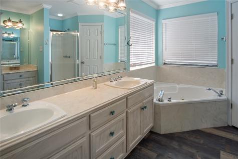 962 Raymond Crystal Beach TX 77650