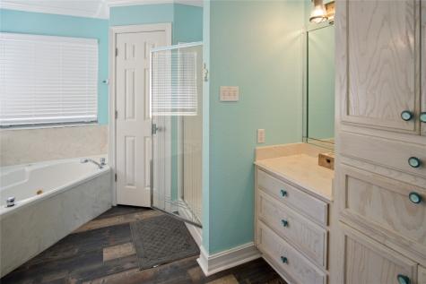 962 Raymond Crystal Beach TX 77650