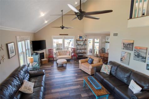 962 Raymond Crystal Beach TX 77650