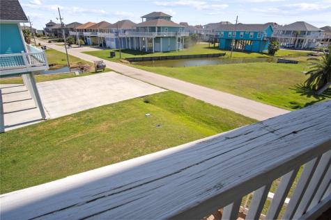 962 Raymond Crystal Beach TX 77650