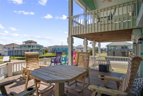 962 Raymond Crystal Beach TX 77650