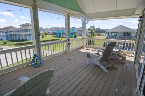 962 Raymond Crystal Beach TX 77650
