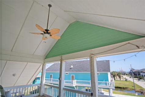 962 Raymond Crystal Beach TX 77650