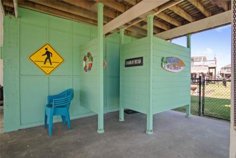 962 Raymond Crystal Beach TX 77650