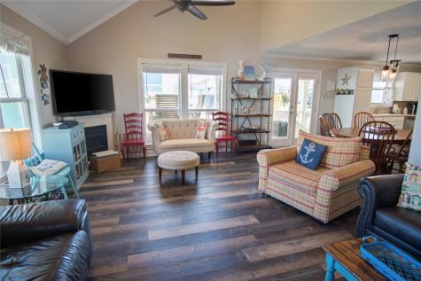 962 Raymond Crystal Beach TX 77650