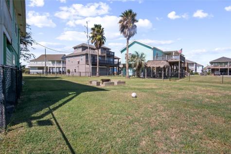 962 Raymond Crystal Beach TX 77650