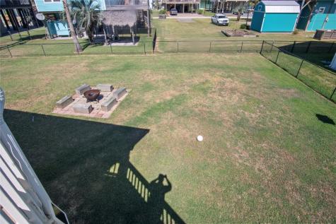 962 Raymond Crystal Beach TX 77650