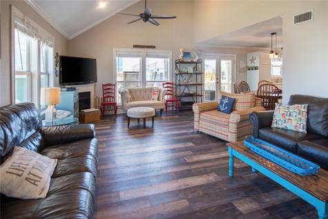 962 Raymond Crystal Beach TX 77650