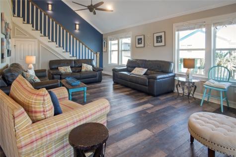 962 Raymond Crystal Beach TX 77650