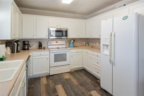 962 Raymond Crystal Beach TX 77650