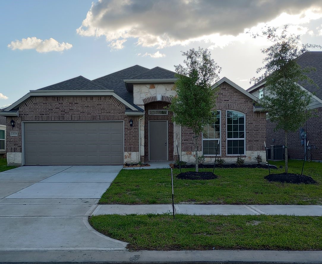 13719 Alaskan Brown Bear Trail Crosby TX 77532