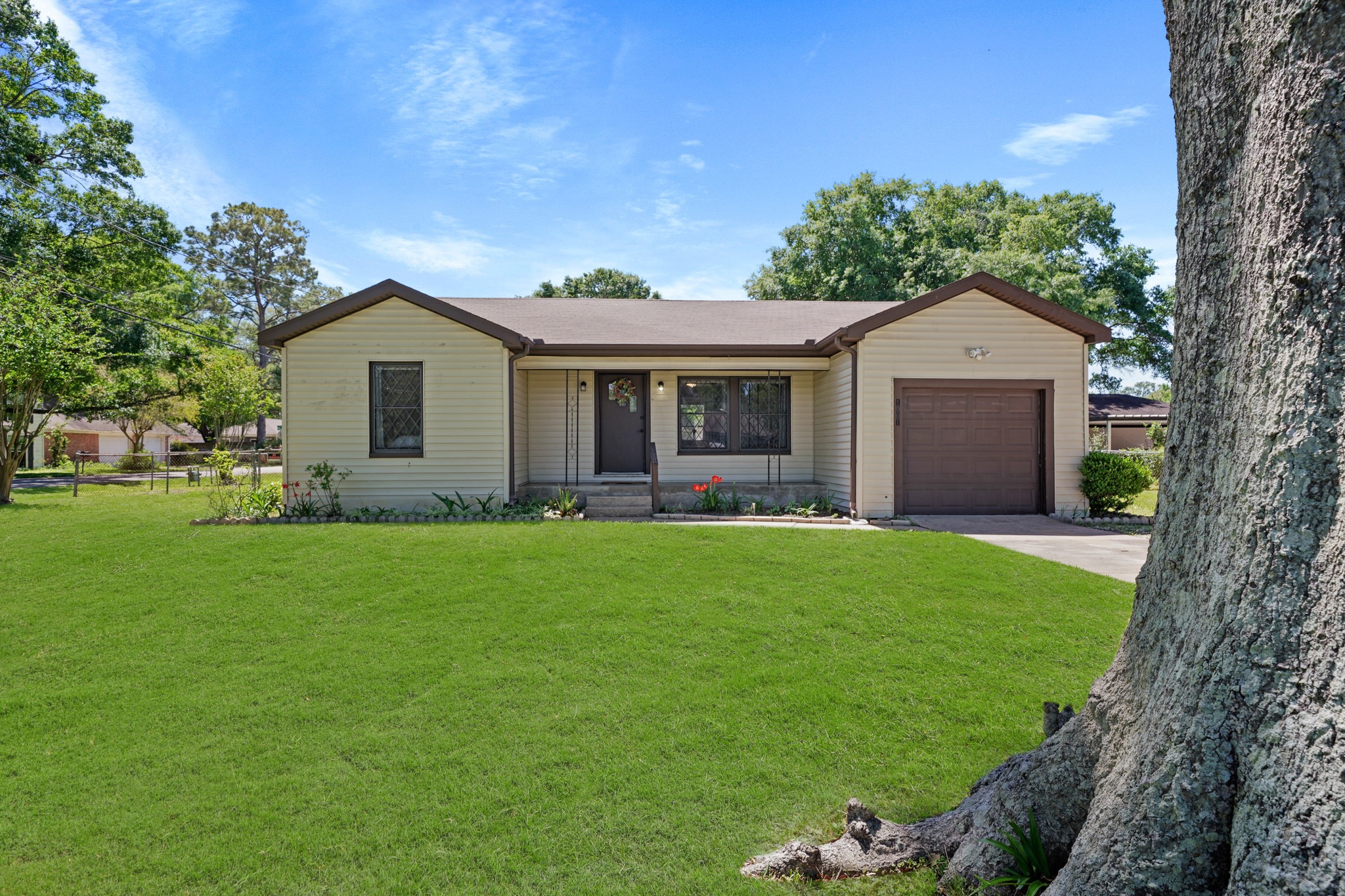 1001 W Phillips Street Alvin TX 77511